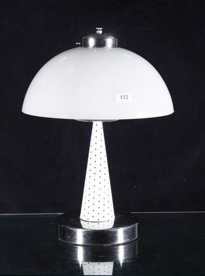 Lampe de salon de forme champignon.

La base...