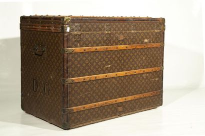 LOUIS VUITTON, Paris CIRCA 1910 - MALLE COURRIER,...