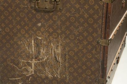 LOUIS VUITTON, Paris CIRCA 1910 - MALLE COURRIER,...