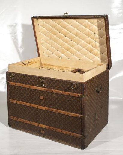 LOUIS VUITTON, Paris CIRCA 1910 - MALLE COURRIER,...