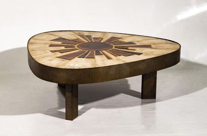 BARROIS (XXe) 

Table basse de salon. 

Ceinture...