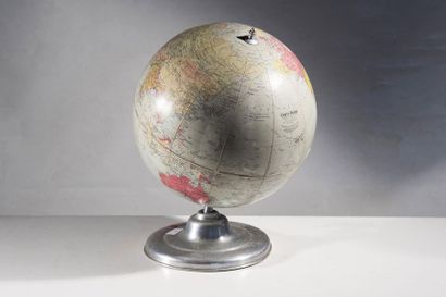 TRAVAIL DES ANNÉES 1950

Globe terrestre...
