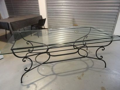 Table rectangulaire, plateau en verre, piètement...