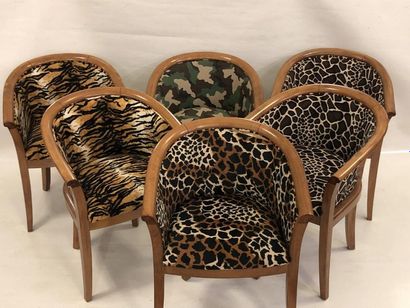 Suite de 6 fauteuils de salon en bois blond...