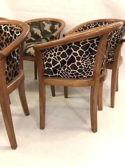 Suite de 6 fauteuils de salon en bois blond...