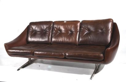 ERHARDSEN AND ANDERSEN DESIGNERS & EDITORS

Three-seat...