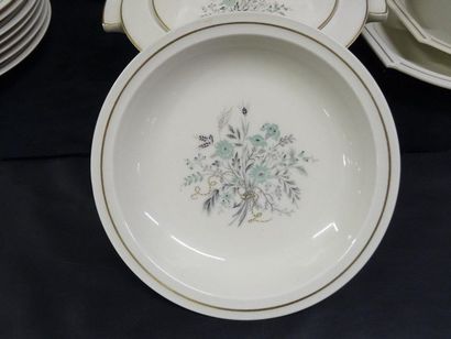 Service de table en porcelaine Théodore Haviland...