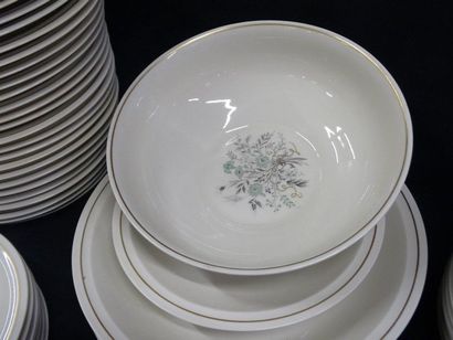 Service de table en porcelaine Théodore Haviland...