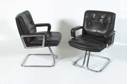 TRAVAIL DES ANNÉES 1970

Paire de fauteuils...
