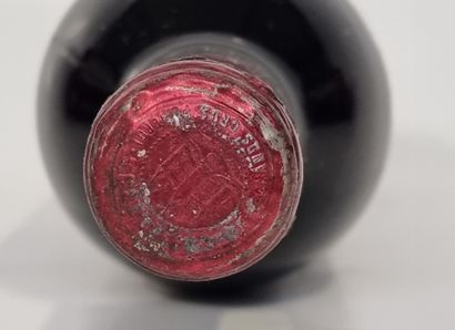 1 B PETRUS 1959 Pomerol (V; e.t.h décollée;...