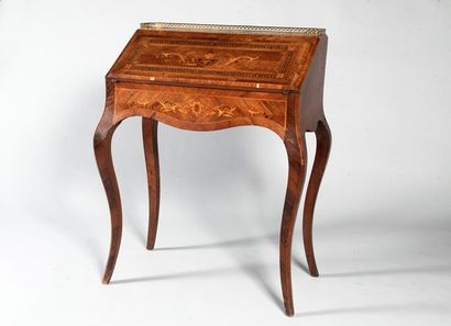 Bureau de pente en bois de placage à décor...