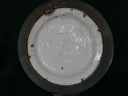 Plat en faïence italienne à décor mythologique...