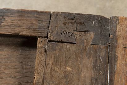 
Commode en acajou et placage d'acajou ouvrant...
