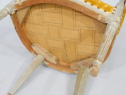 Suite de 8 fauteuils en hêtre laqué, dossiers...