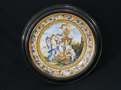 Plat en faïence italienne à décor mythologique...