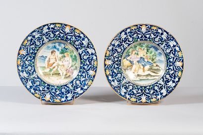 Paire de plats creux en faïence italienne...
