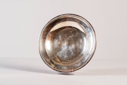 Plat circulaire en argent à décor d'une frise...