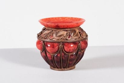 DAUM et MAJORELLE (attribué)

Vase en verre...