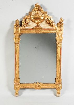 Miroir dans un encadrement en bois doré,...