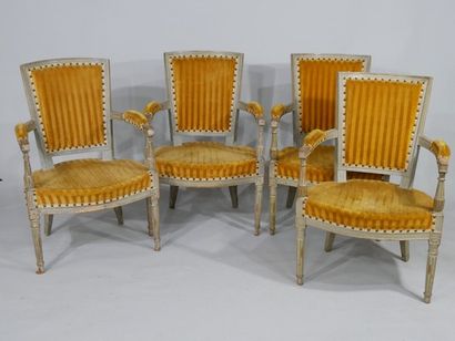 Suite de 8 fauteuils en hêtre laqué, dossiers...