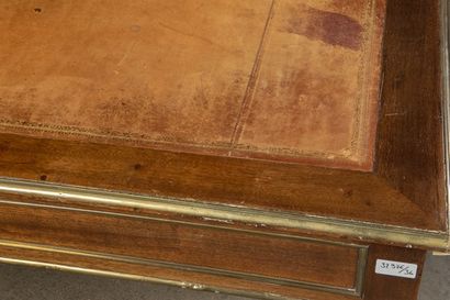 Bureau plat en acajou et placage d'acajou...