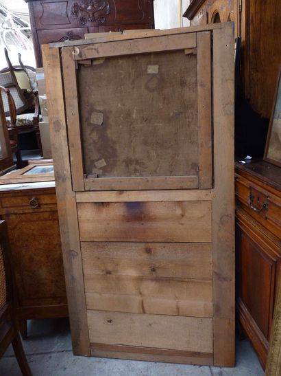 Trumeau dans un encadrement en bois laqué...