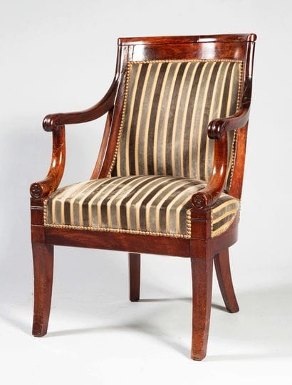 Fauteuil en acajou et placage d'acajou à...