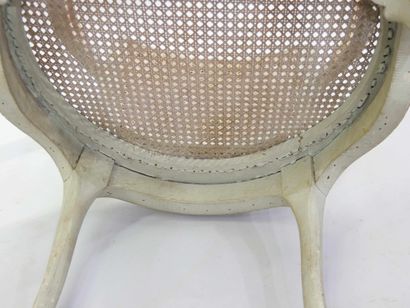 Fauteuil à assise et dossier canné en hêtre...