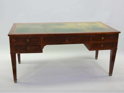 Bureau en acajou et placage d'acajou ouvrant...