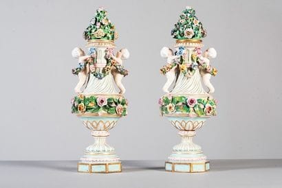 Paire de vases de forme balustre à torsades...