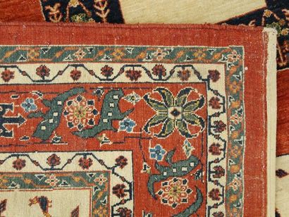 Tapis persan Kashkouli à fond ivoire, 238...