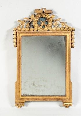 Miroir dans un encadrement en bois sculpté...