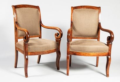 Paire de fauteuils à crosses en acajou et...