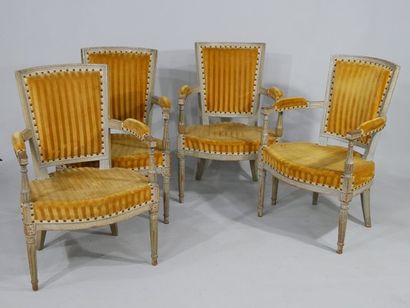 Suite de 8 fauteuils en hêtre laqué, dossiers...