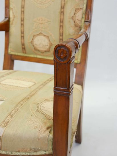 2 fauteuils en acajou et placage d'acajou,...