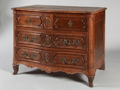 Commode en bois naturel à façade cintrée,...