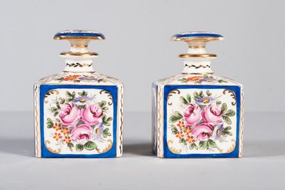 Paire de flacons à parfum en porcelaine de...