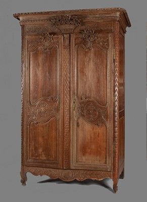 Armoire en chêne moulurée et sculptée de...