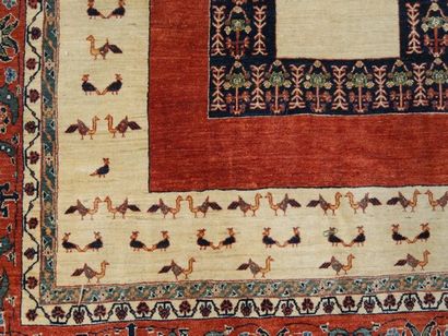 Tapis persan Kashkouli à fond ivoire, 238...