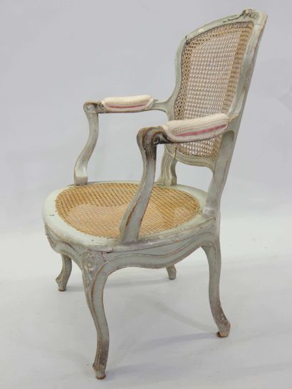 Fauteuil à assise et dossier canné en hêtre...