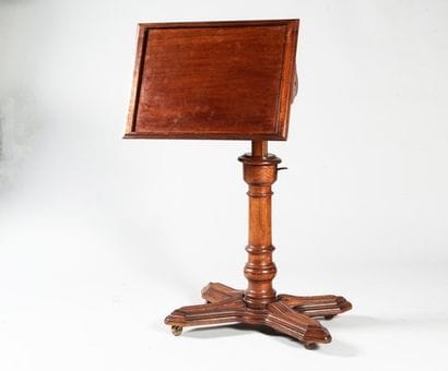 Table de lecture à plateau mobile à crémaillère...