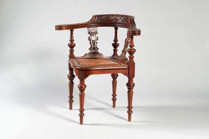 Fauteuil du bureau ou d'angle en noyer de...