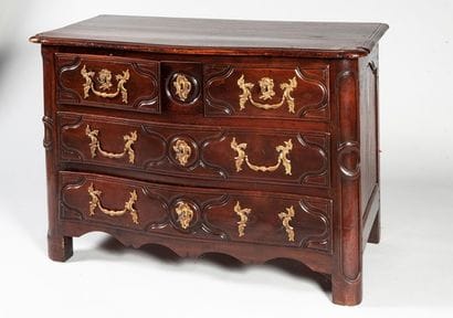 Commode en bois naturel à façade cintrée...