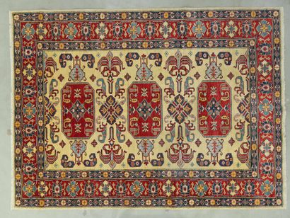 Grand tapis Kazakh géométries, 241 x 177...