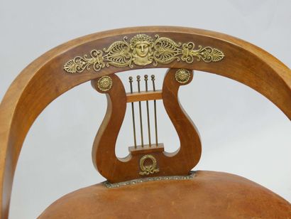 Fauteuil gondole en acajou et placage d'acajou,...