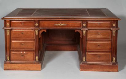 Cabinet de travail en acajou et placage comprenant...