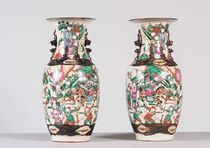 Paire de vases en grès craquelé à décor tournant...