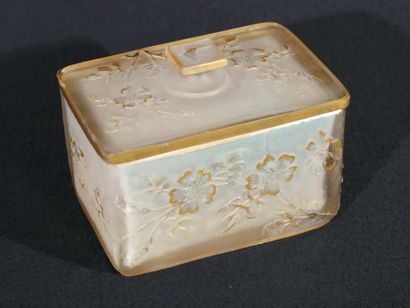 DAUM FRANCE - Coffret couvert en verre givré...