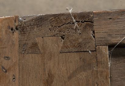 
Commode en acajou et placage d'acajou ouvrant...