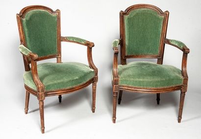 Paire de fauteuils cabriolets en hêtre naturel,...